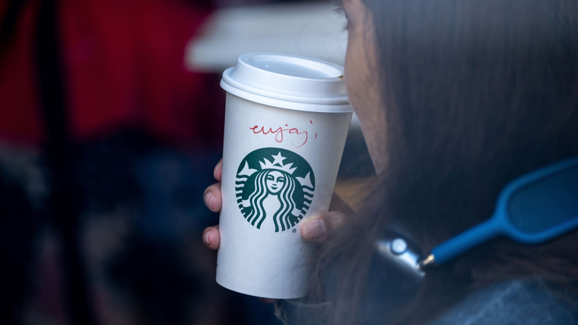 A Starbucks upgrade tackles a thorny issue pushed by the stock's skeptics
