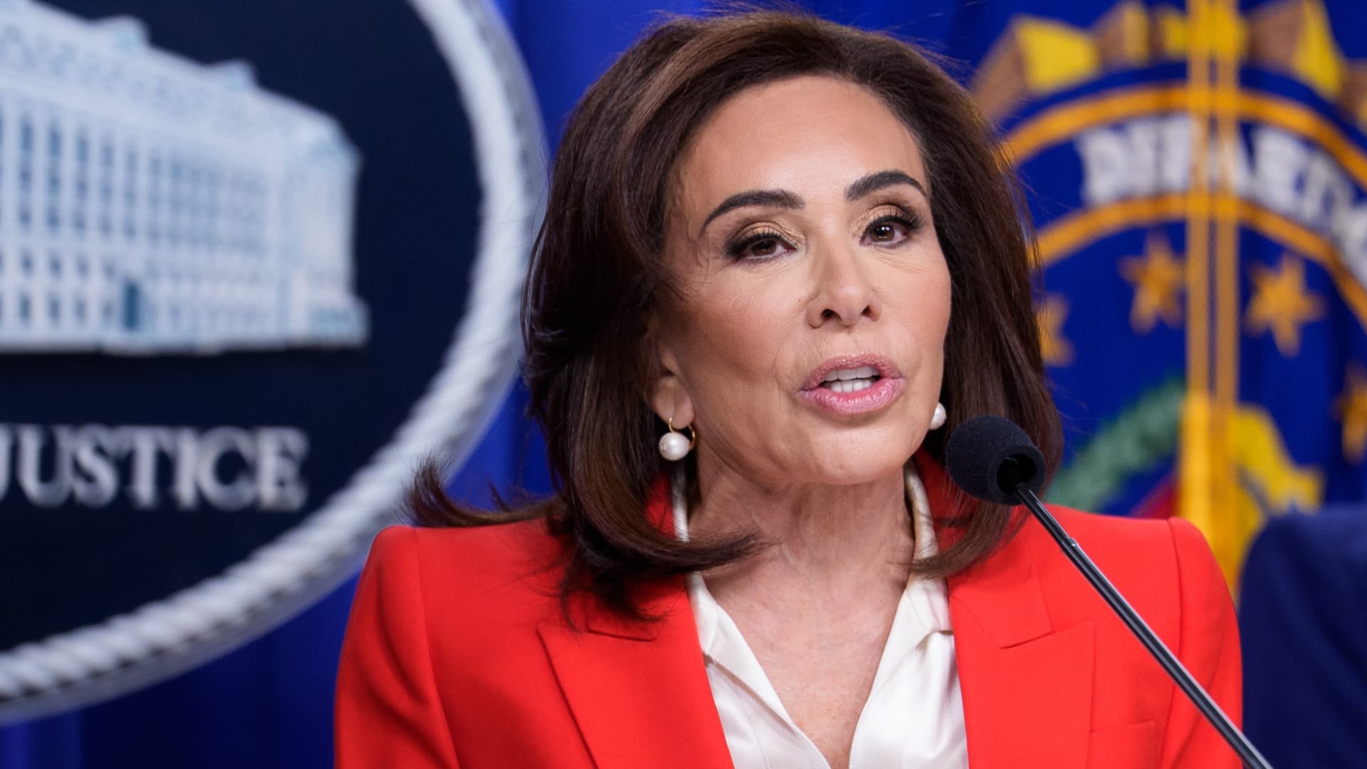 Pirro keeps pressure on Fed's Powell despite dropping probe
