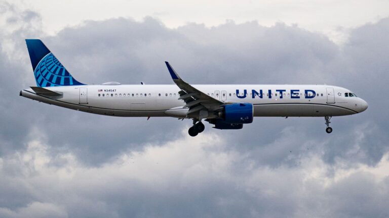 United Airlines flight attendants ratify new contract with 31% raises this summer