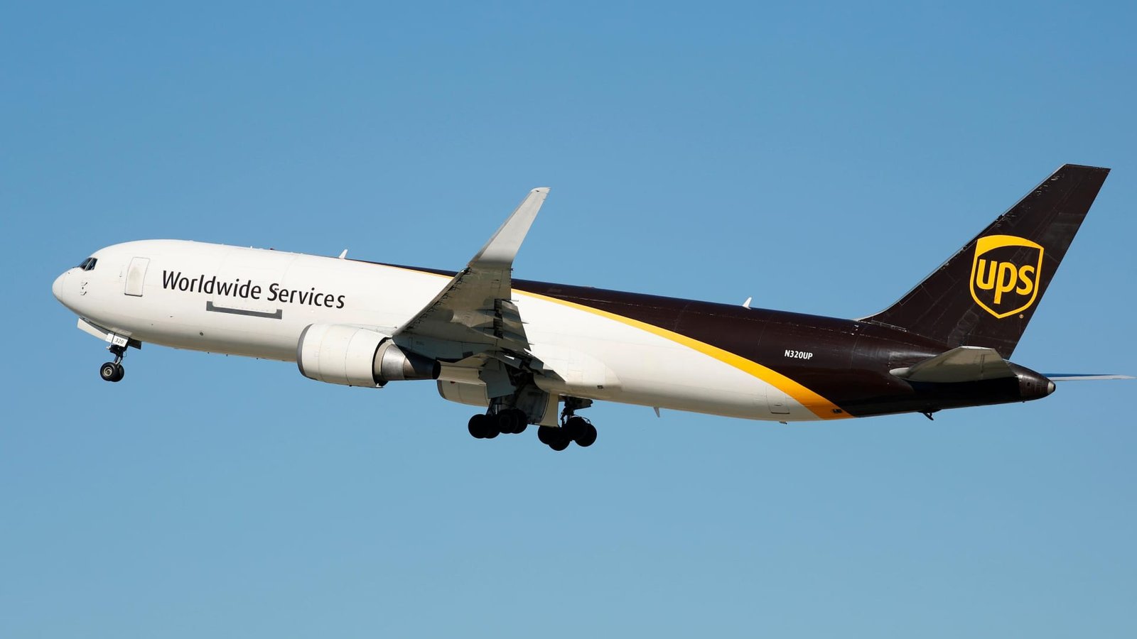 UPS, FedEx stocks sink after Amazon expands logistics network to other businesses