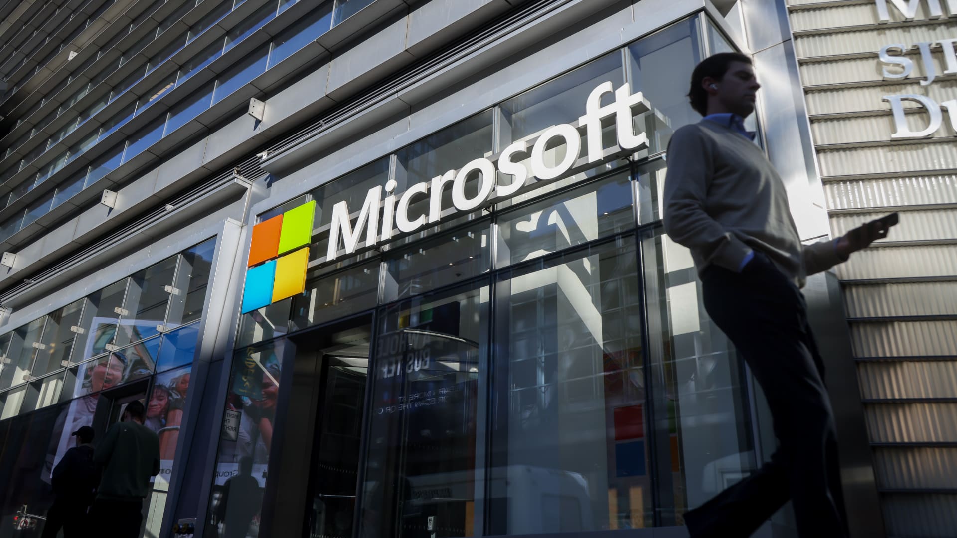 Bill Ackman gets into Microsoft for reasons similar to Cramer's arguments to hold it