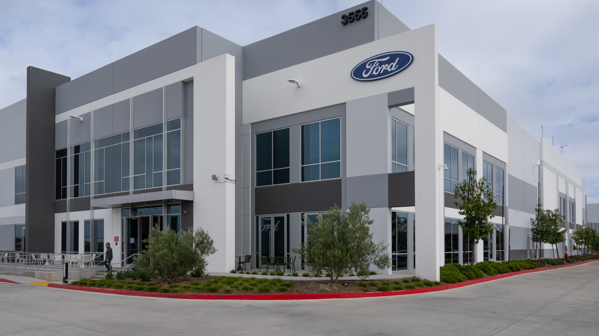 Ford lands its first customer for energy business. Buy this pivot by the auto giant?