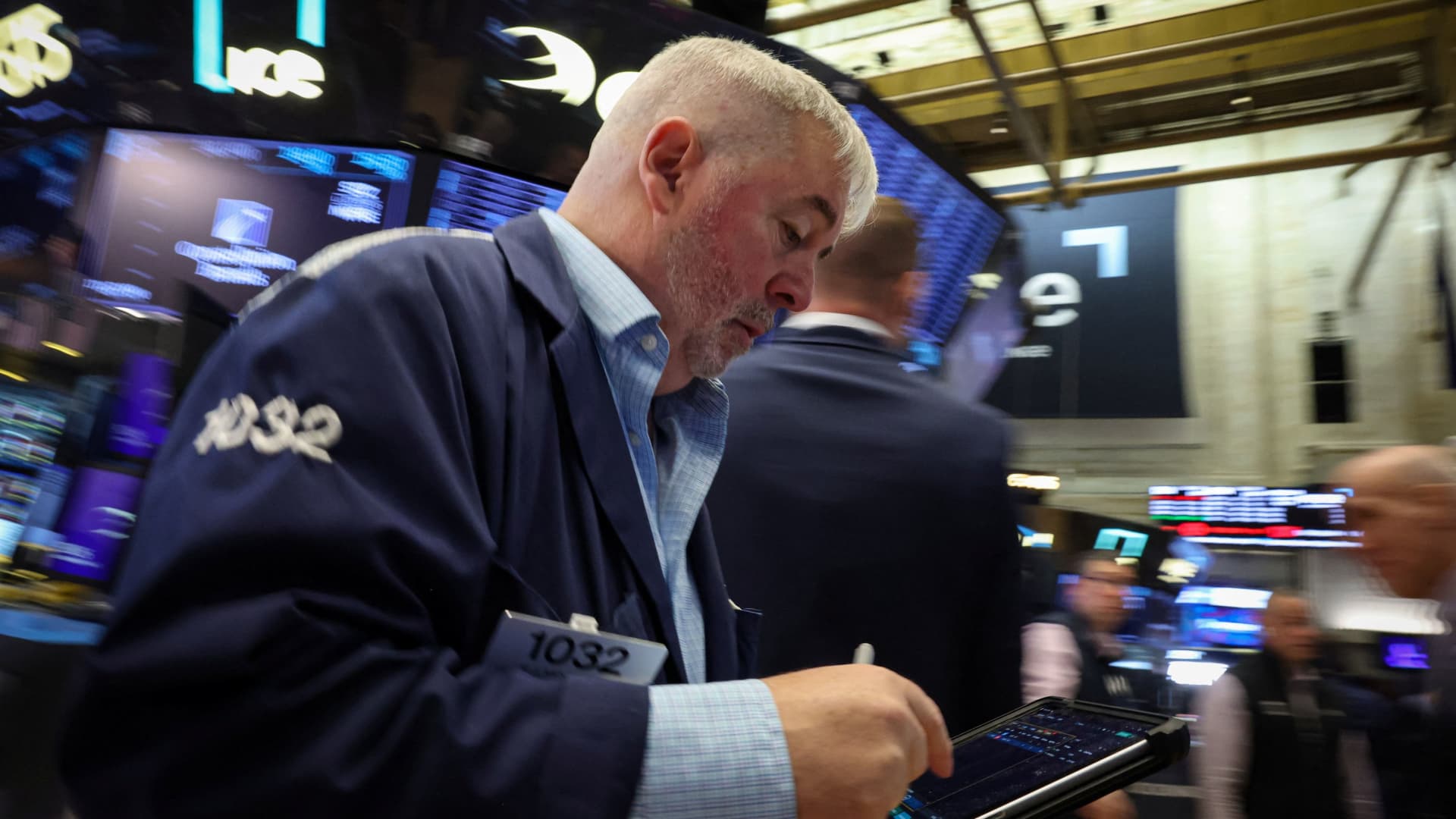S&P 500 futures are little changed after broad-market index hits a fresh record: Live updates