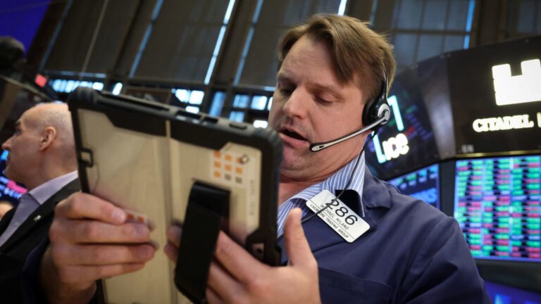 Stock futures are little changed after S&P 500 posts second losing day amid tech sell-off: Live updates