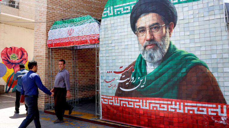 U.S. and Iran are no closer to ending war; Tehran's response awaited