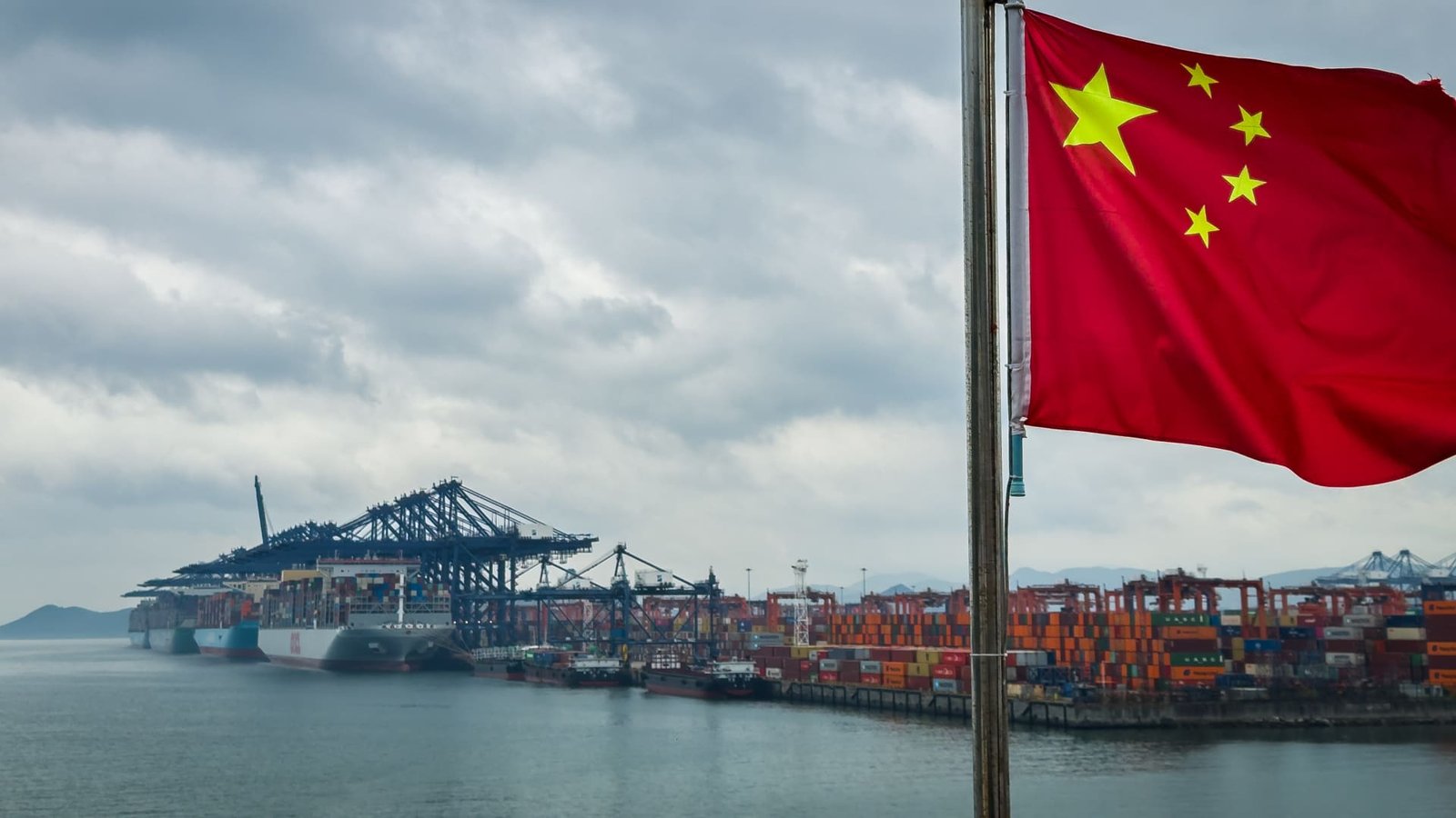 China April exports rebound strongly after sluggish March, trade surplus widens
