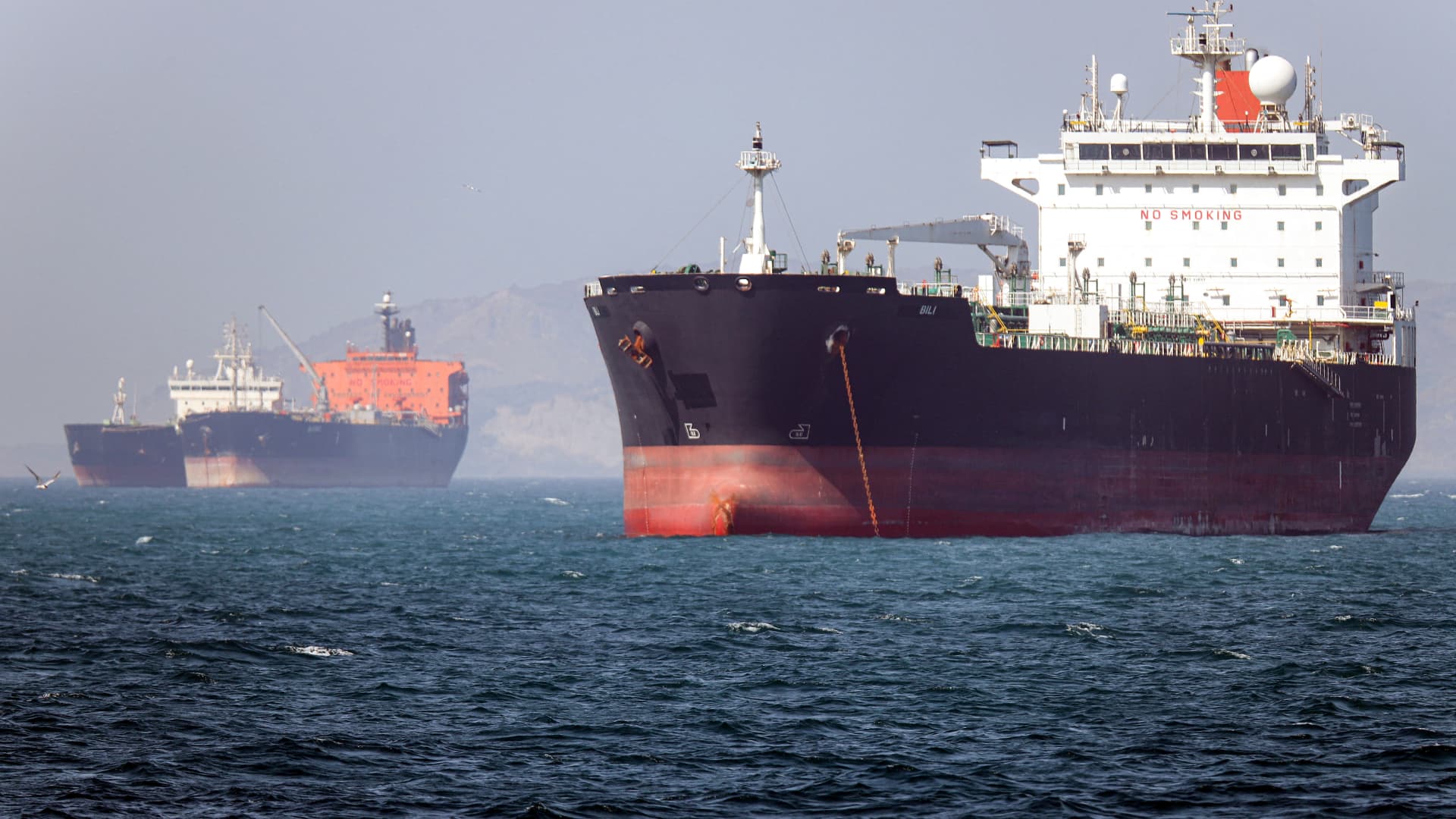 Tanker crosses Strait of Hormuz as U.S. waits for Iran's response to peace proposal