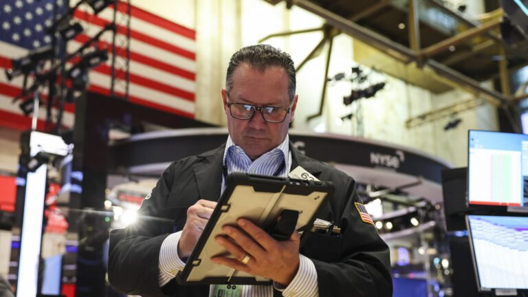 This real estate stock is setting up for a move higher despite the rise in interest rates, charts show