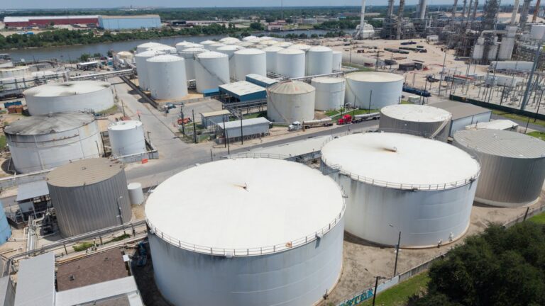 Oil prices mixed as U.S. military strikes against Iran cloud Middle East peace prospects