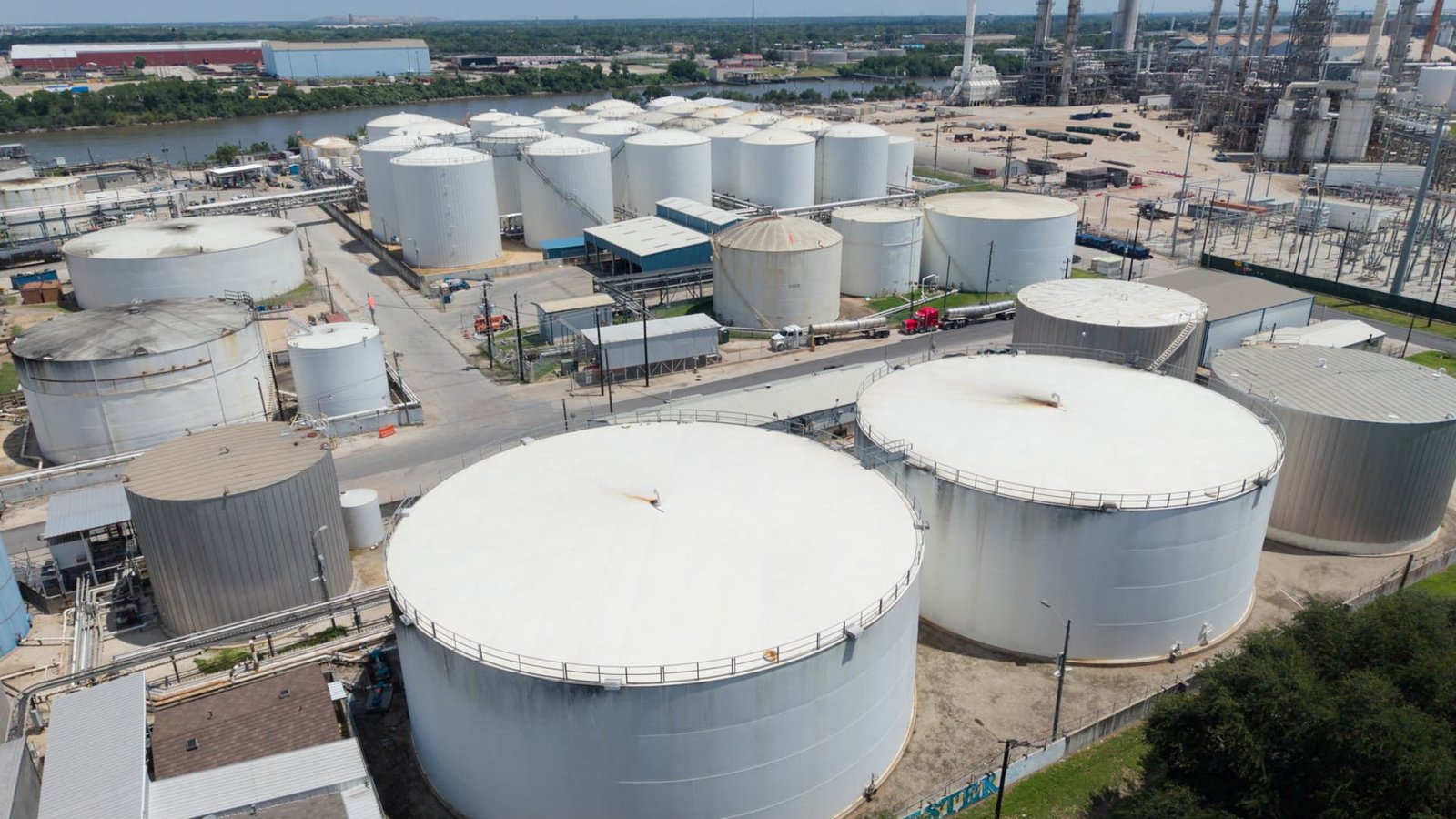 Oil prices mixed as U.S. military strikes against Iran cloud Middle East peace prospects