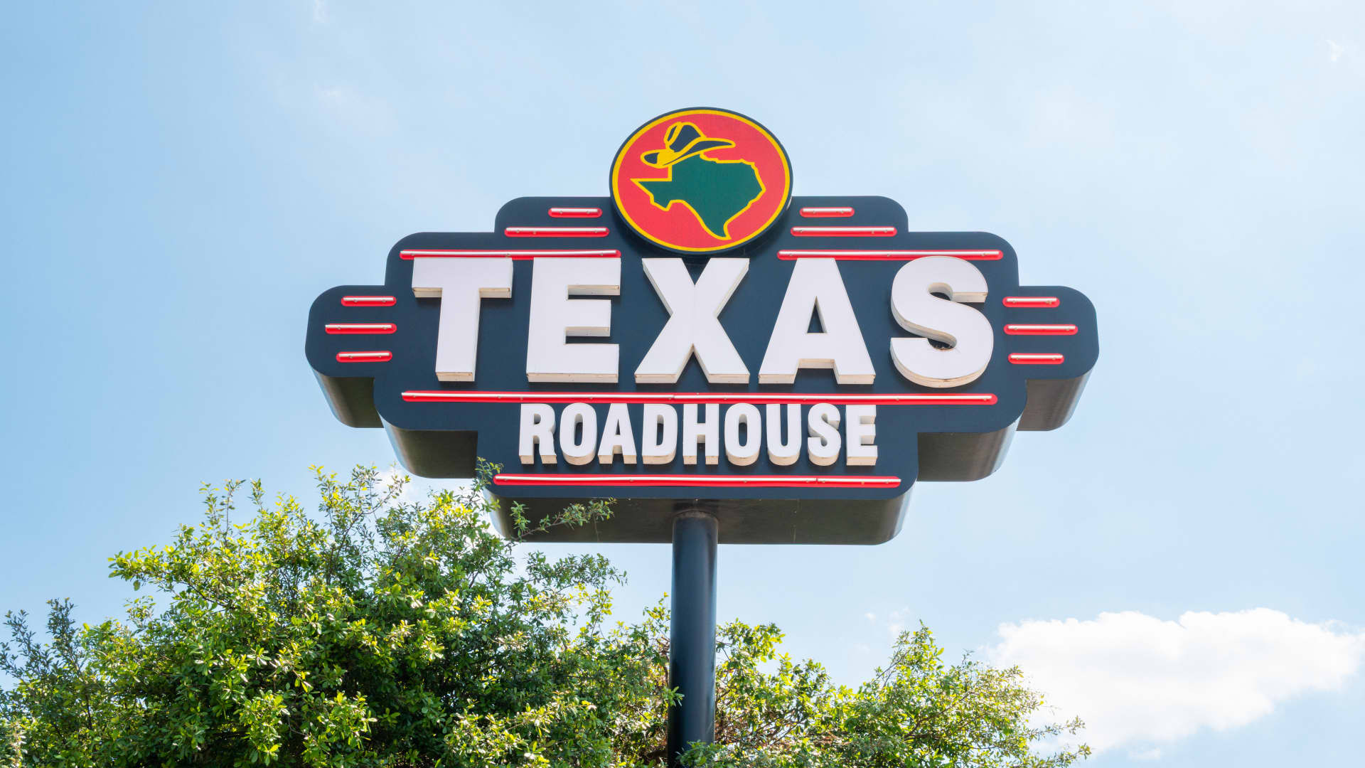 This steakhouse chain is a buy as restaurant traffic rises and beef prices fall, RBC says