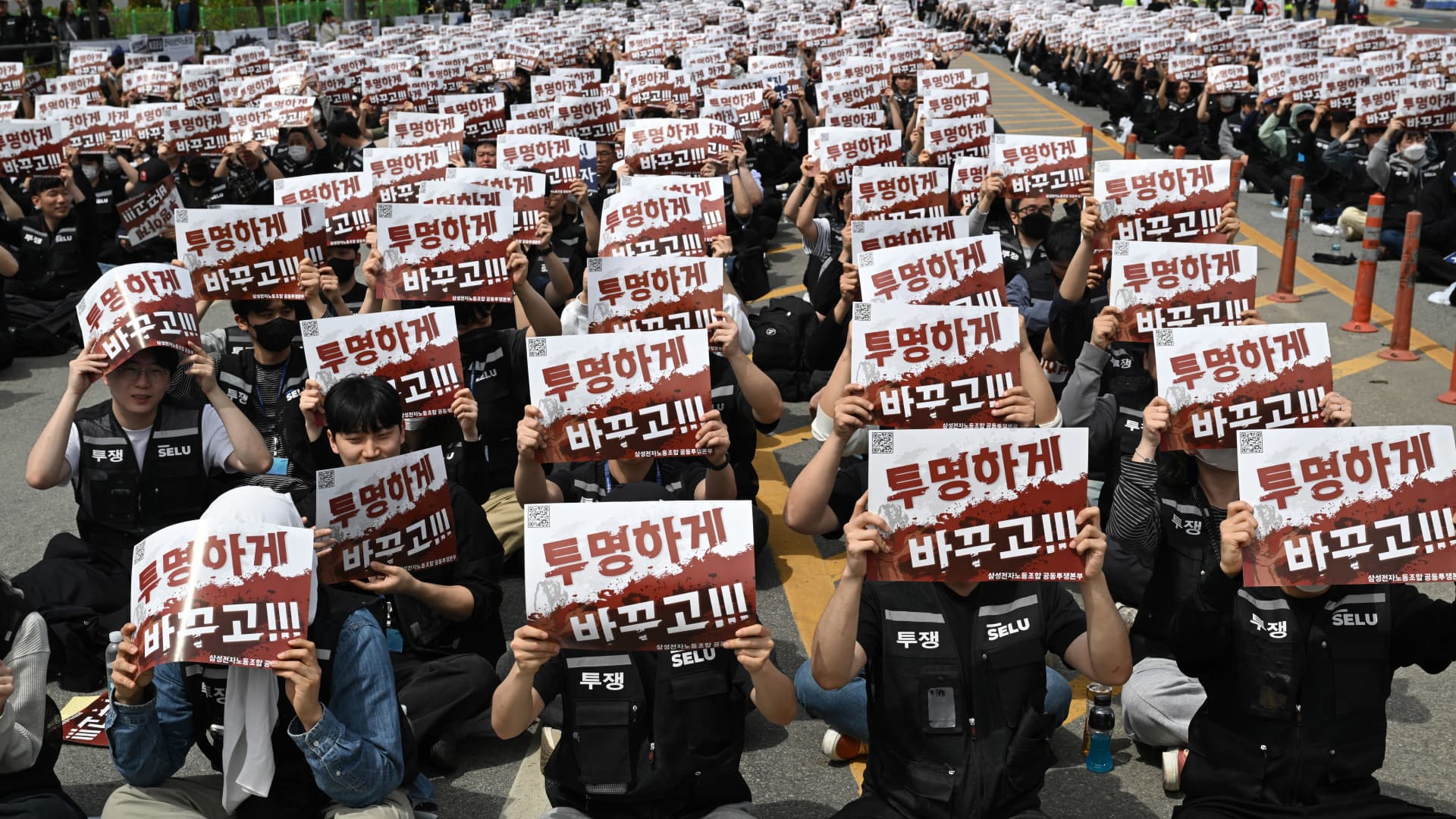 Over 47,000 Samsung Electronics workers set to strike as wage talks break down, sending shares lower