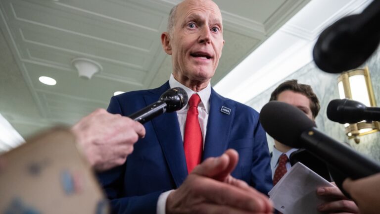 Senators introduce ban on lawmakers becoming lobbyists