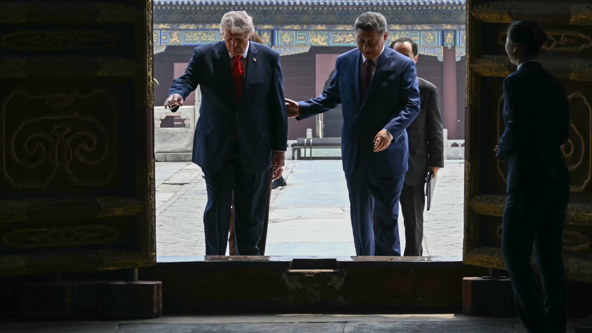 South Korea's Kospi hit fresh record of 8,000 as Trump-Xi talks enter second day