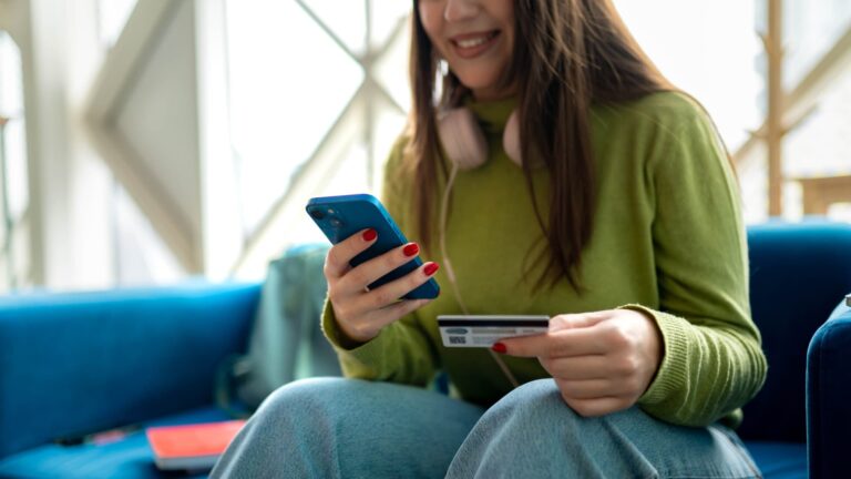 CNBC Points Pro: Is a credit card with bonus categories or flat-rate rewards better?