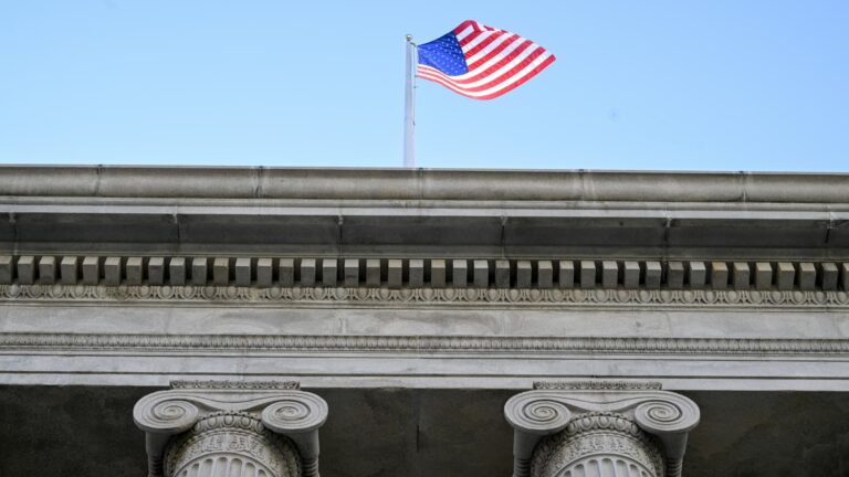 Japan, China lead foreign government retreat from U.S. Treasurys as Gulf War fallout stokes currency fears