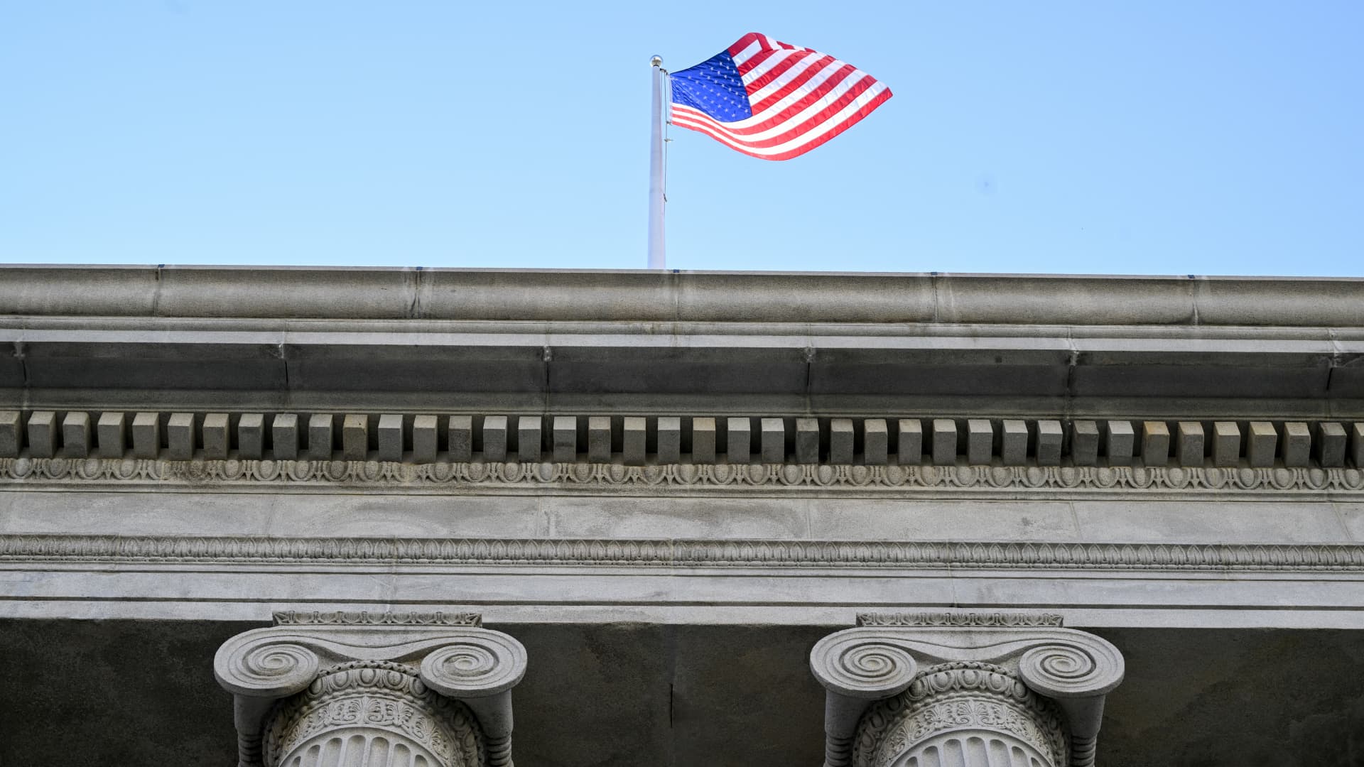 Japan, China lead foreign government retreat from U.S. Treasurys as Gulf War fallout stokes currency fears