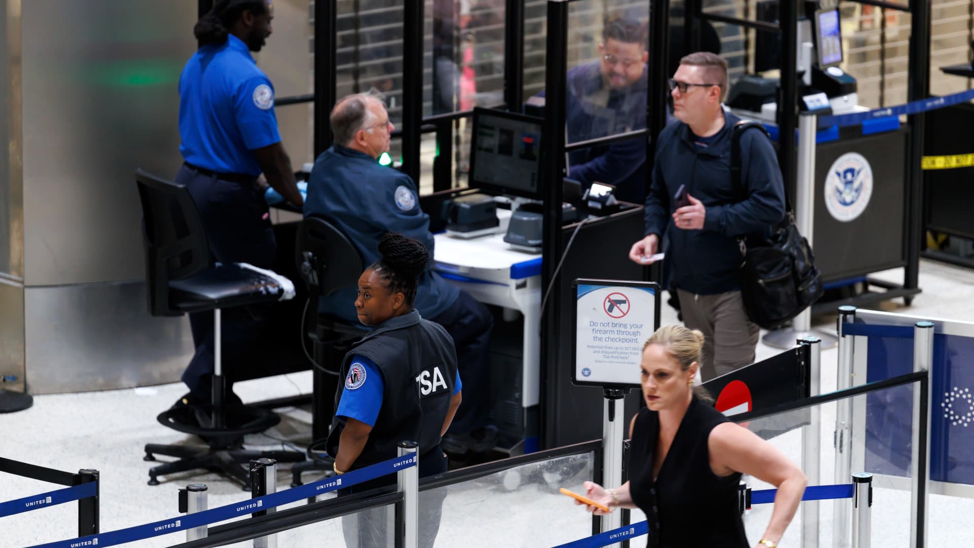 U.S. airlines oppose Trump plan to require small airports to use private security, Reuters reports