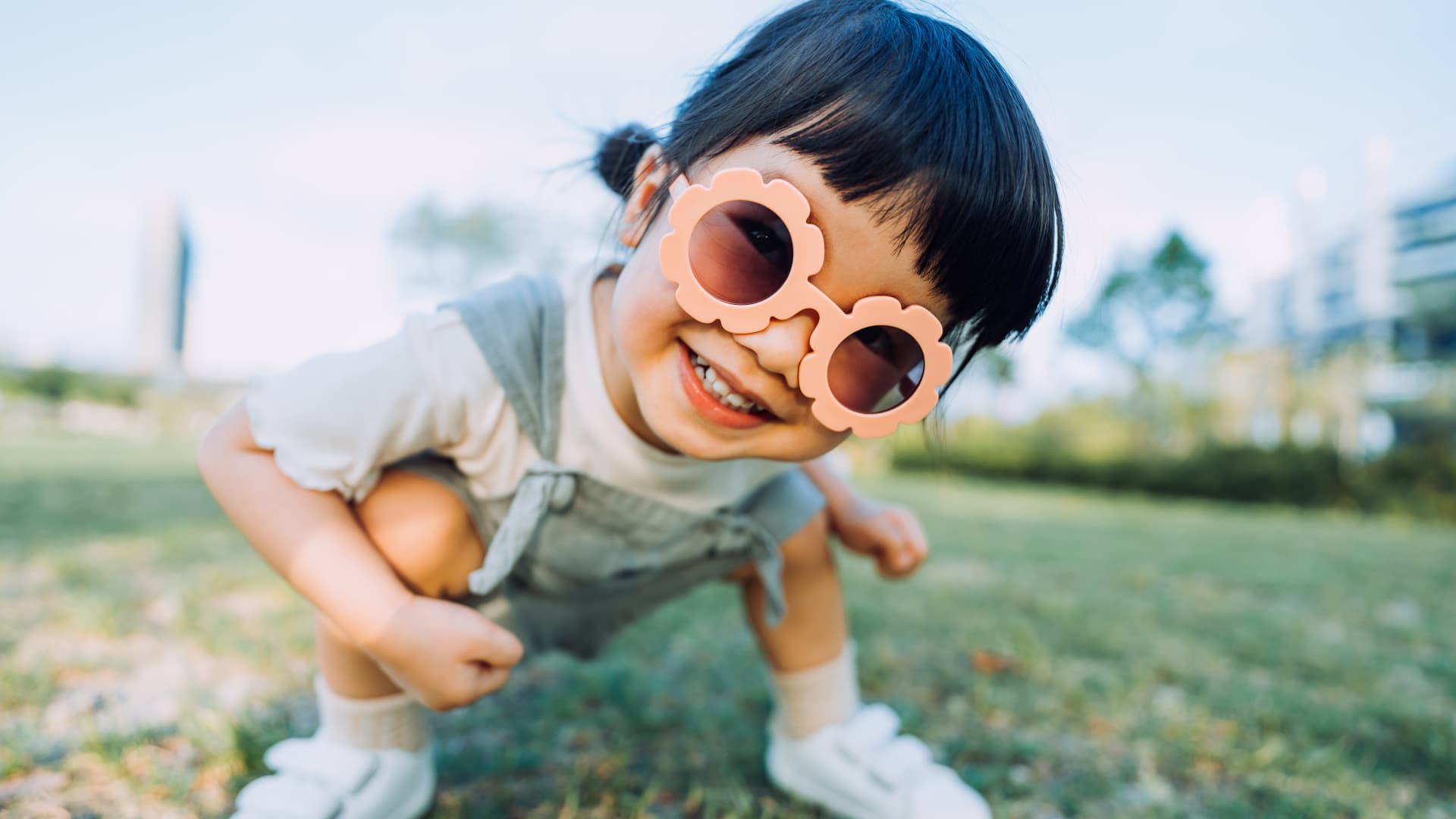 I’ve worked with over 1,000 kids—the ones with the best people skills use these 6 phrases