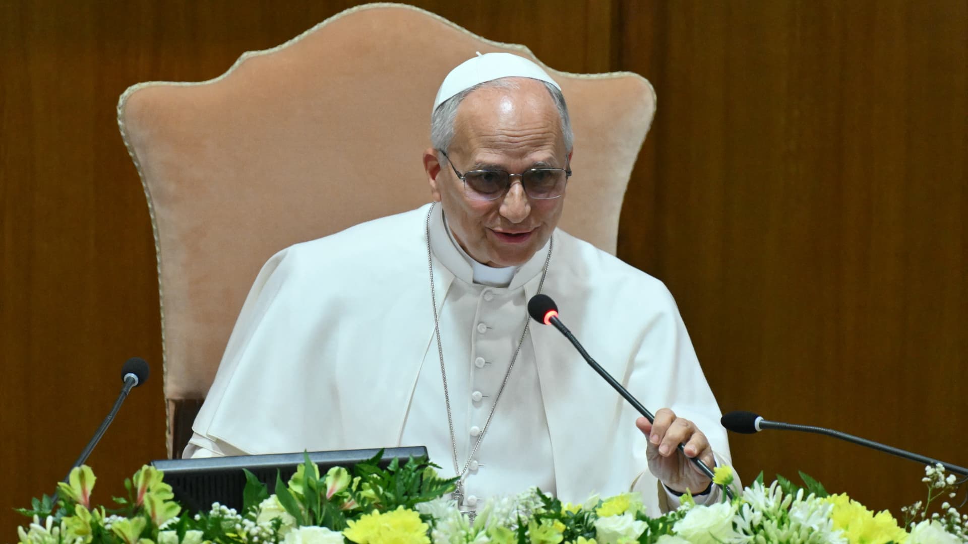 Trump officials split over Pope Leo’s AI warning as Vatican feud enters new front
