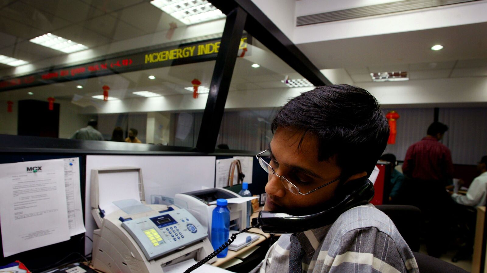 MCX tech glitch: Zerodha flags order issues across brokers, advises caution for commodity trading