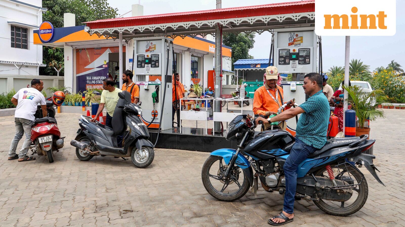 IOC to BPCL: OMC stocks to remain in focus on Monday. Which OMC stock to buy for long-term?
