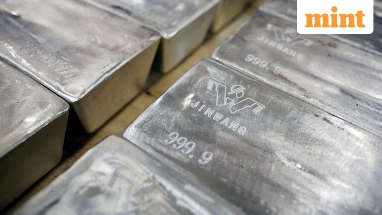 Silver prices fall 1% ahead of Fed minutes, as US bond yields rise; hopes of easing US-Iran tensions cap losses