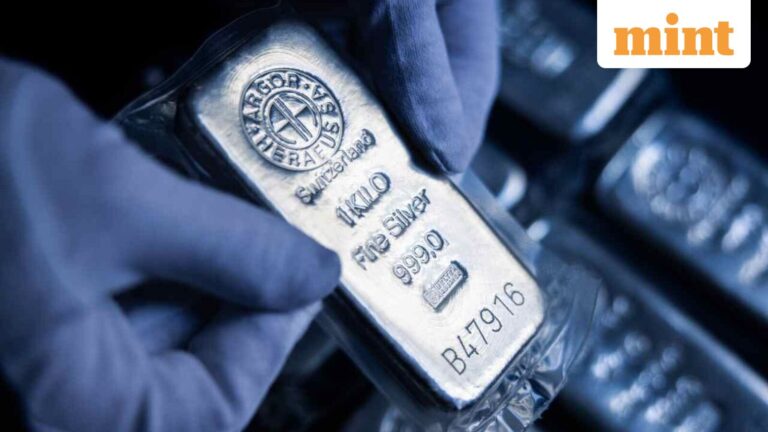 Silver price on MCX falls to 2.73 lakh/kg on a strong dollar, oil price surge and US Fed rate hike concerns