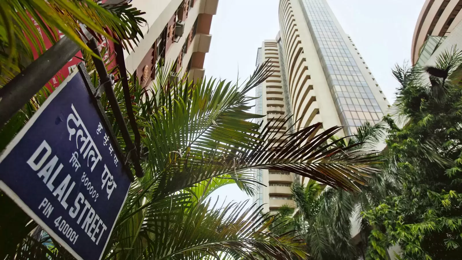 Top Gainers &amp; Losers on May 4: Meesho, Vedanta, HFCL, BHEL, Cemindia Projects, Anant Raj among top gainers