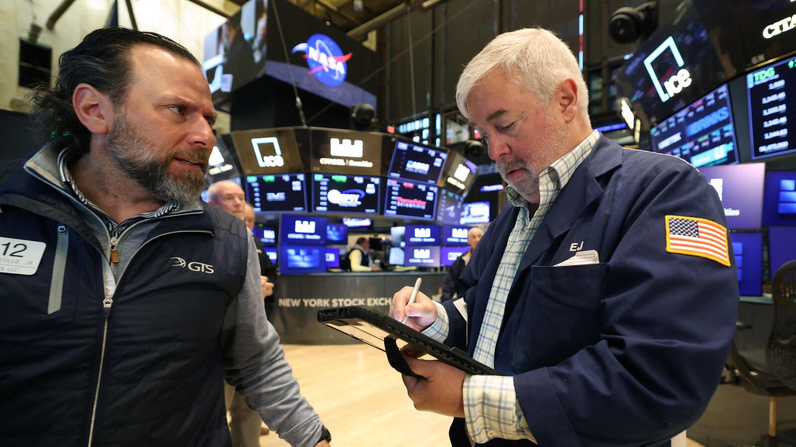 Wall Street surges as oil prices hold steady