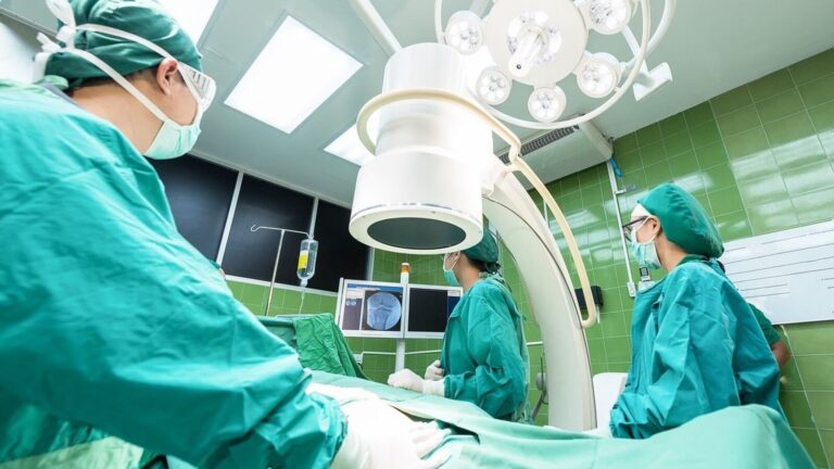 Apollo Hospitals Q4 Results: Net profit rises 36% YoY to  ₹529 crore, announces final dividend of  ₹10 per share
