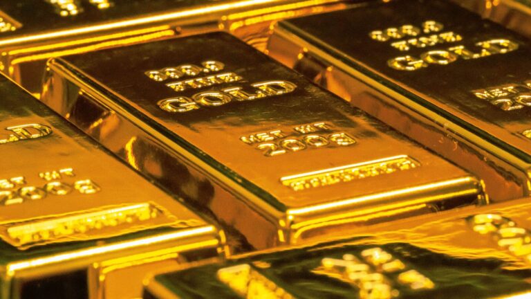 Gold price falls on MCX as higher crude oil prices, stalled US–Iran peace talks fuel inflation worries