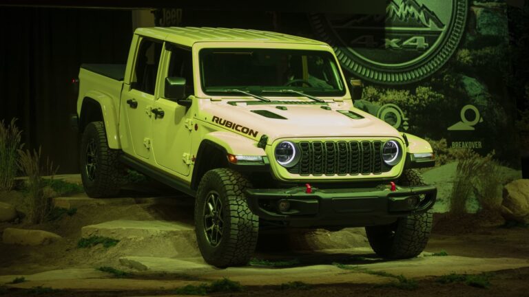 Stellantis tells owners of 1.3 million Jeeps to park outside over fire concerns