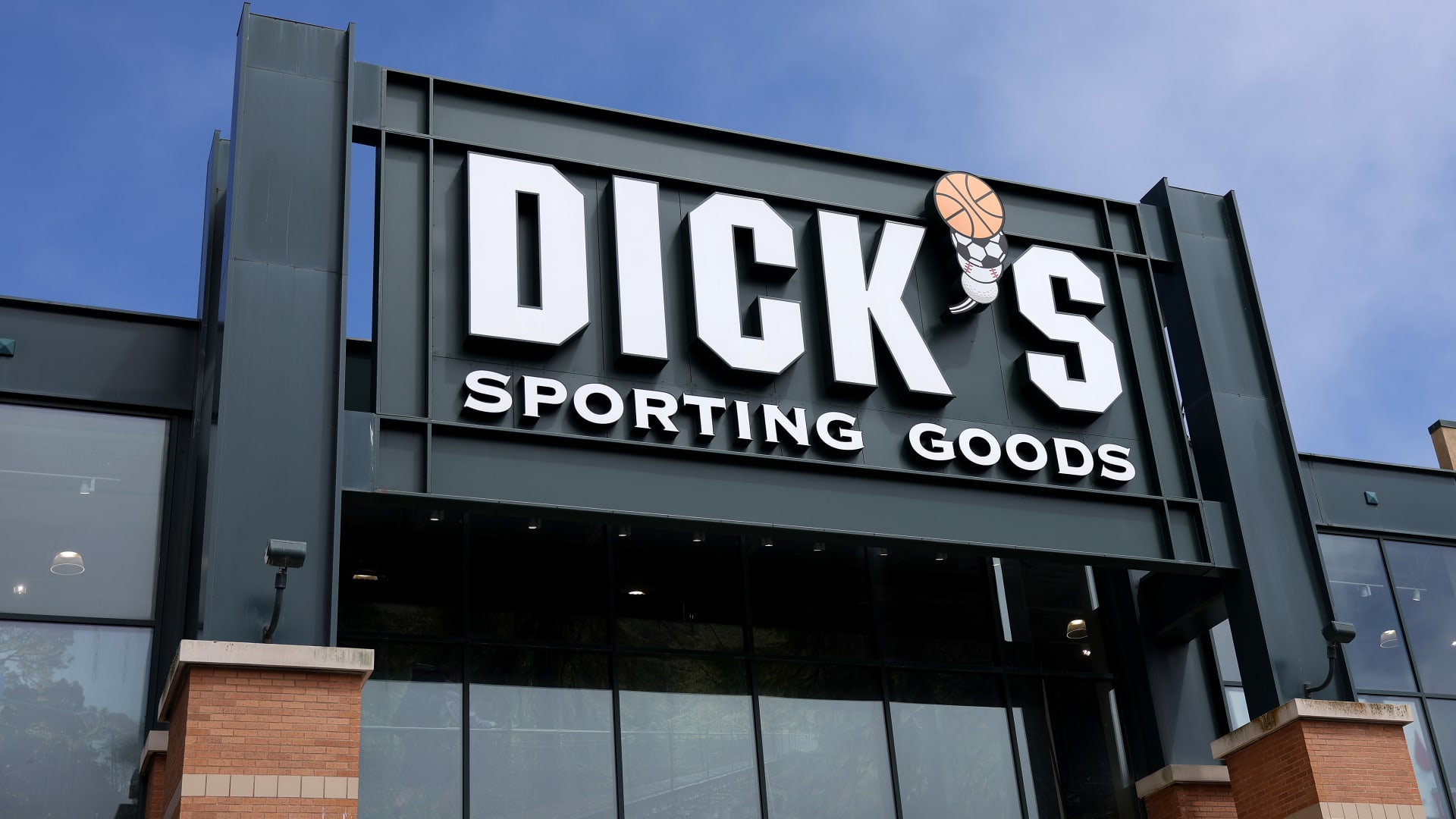 Dick's Sporting Goods expanding Lids shops to 100 locations