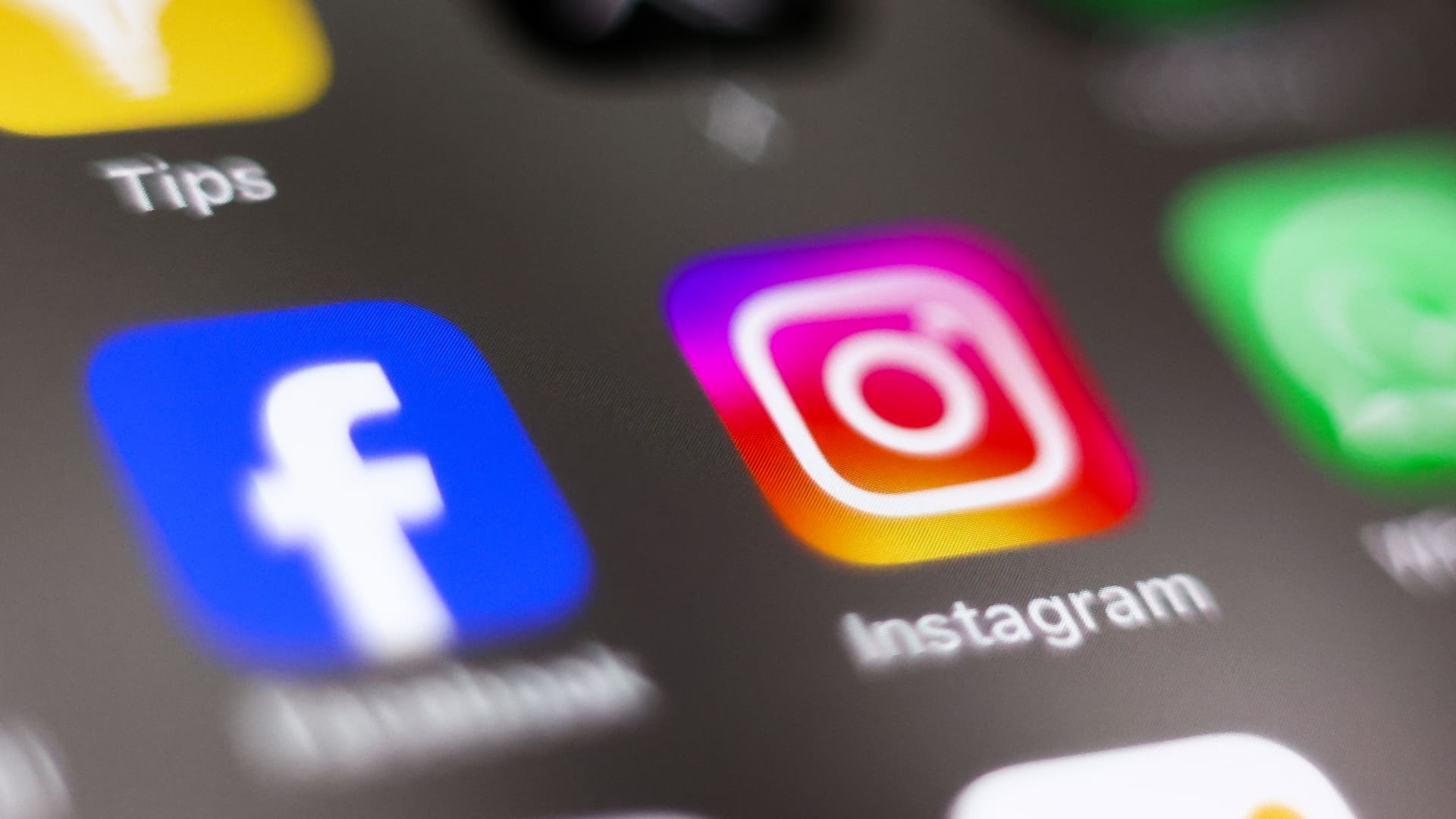 Meta's social networks down for thousands of users