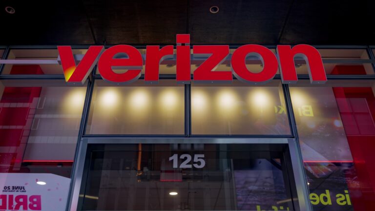 Buy Verizon over Alphabet if a history of Dow changes is any guide