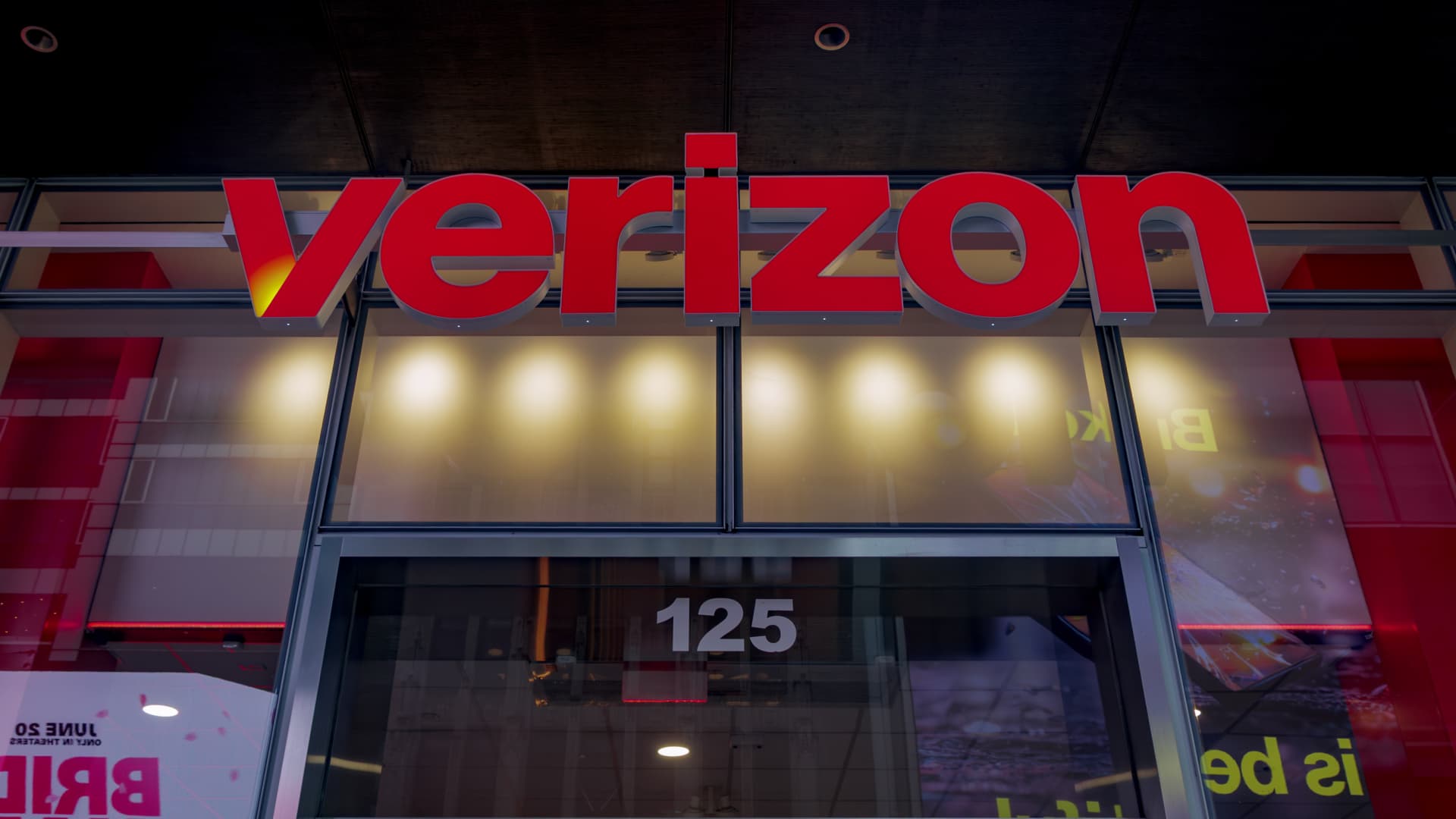 Buy Verizon over Alphabet if a history of Dow changes is any guide