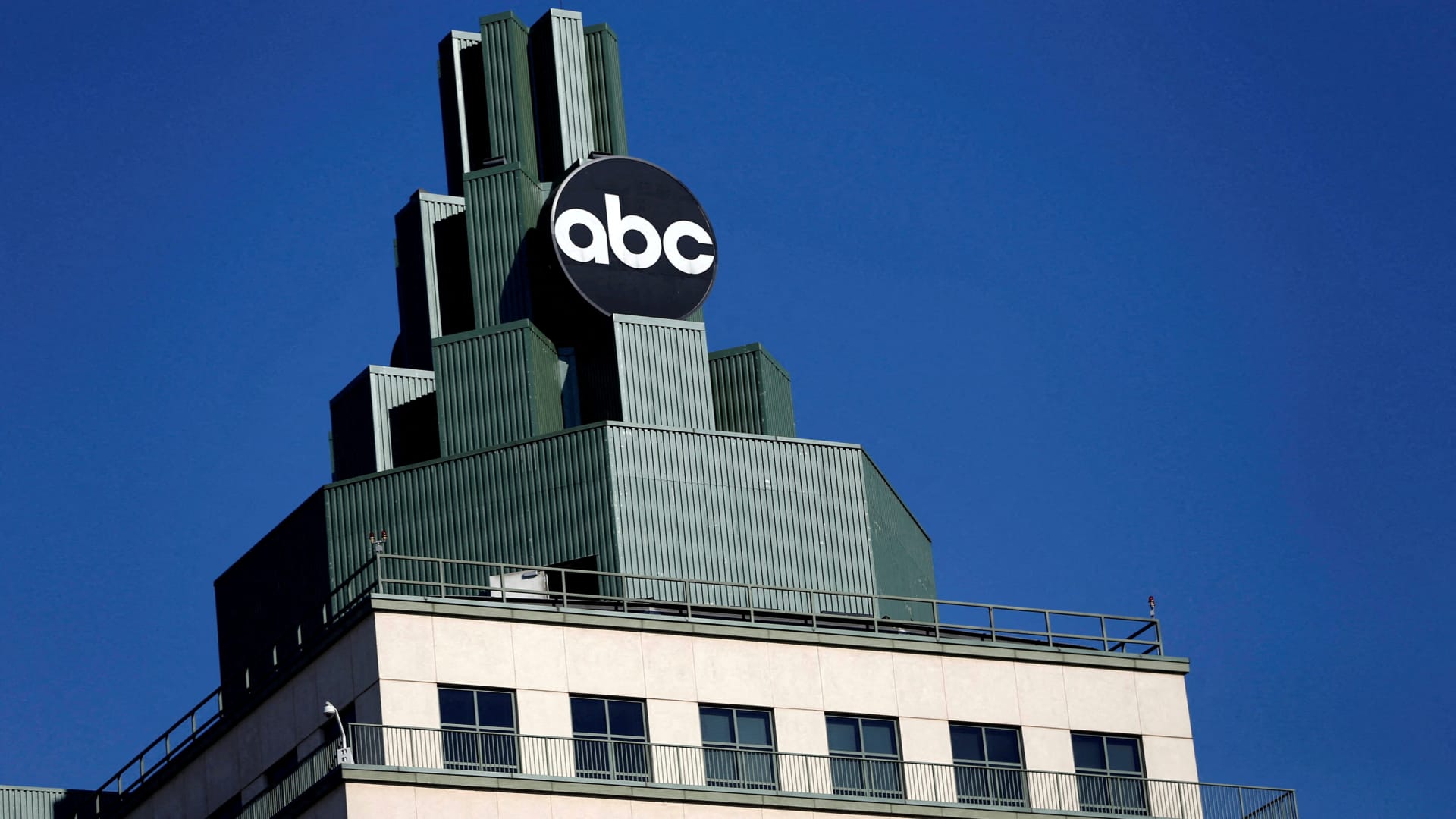 'I like their money': Trump threatens lawsuits against ABC for reporting on Reflecting Pool