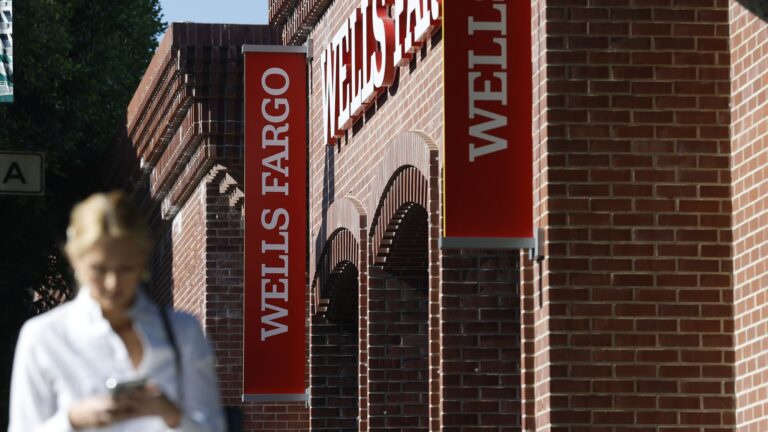 There's a great buying opportunity for this struggling bank stock, says Bank of America 