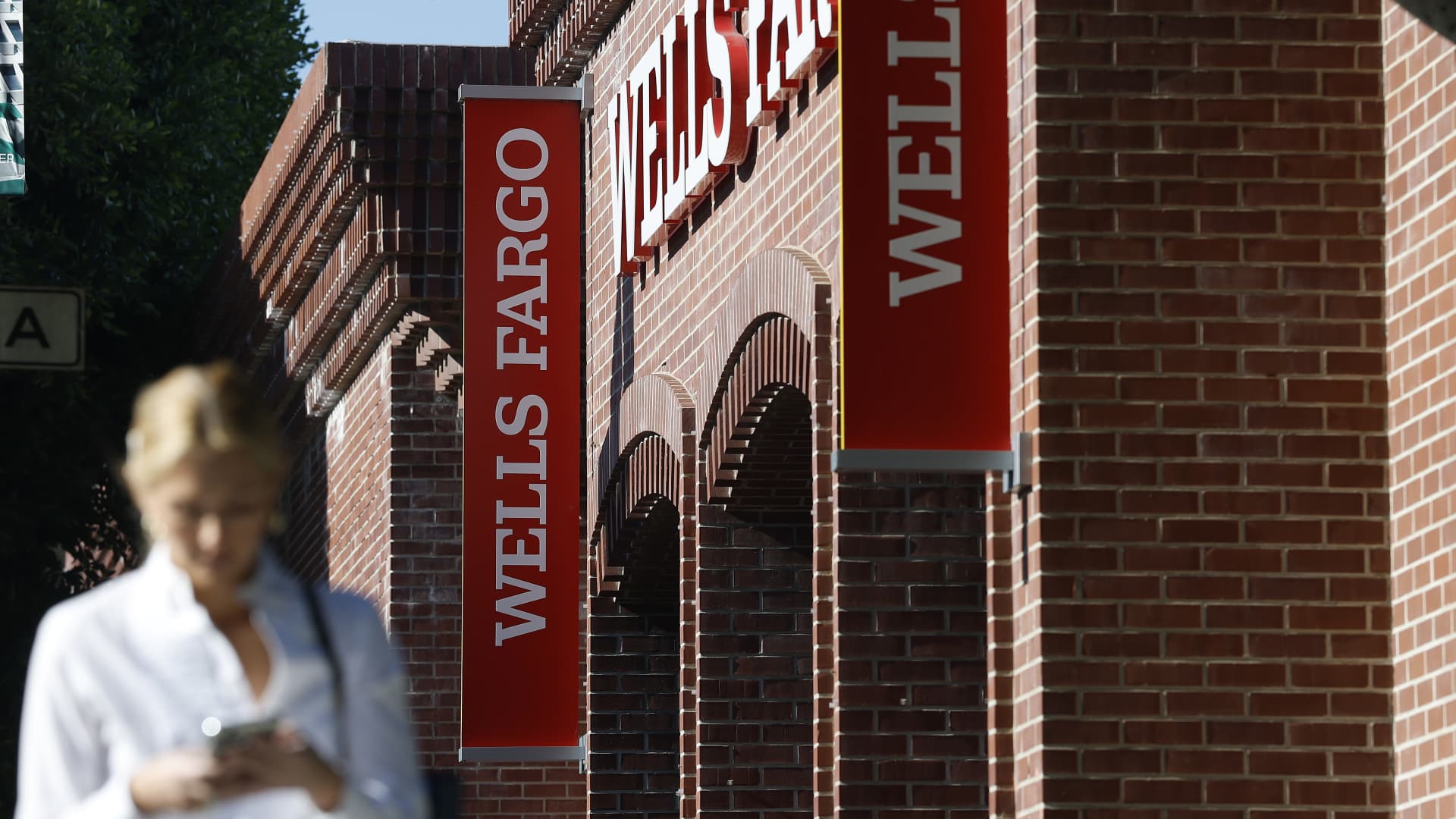 There's a great buying opportunity for this struggling bank stock, says Bank of America 