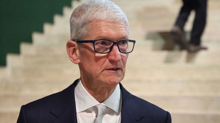 Apple stock gets slammed on bigger Mac, iPad price hikes. Why it can weather the storm