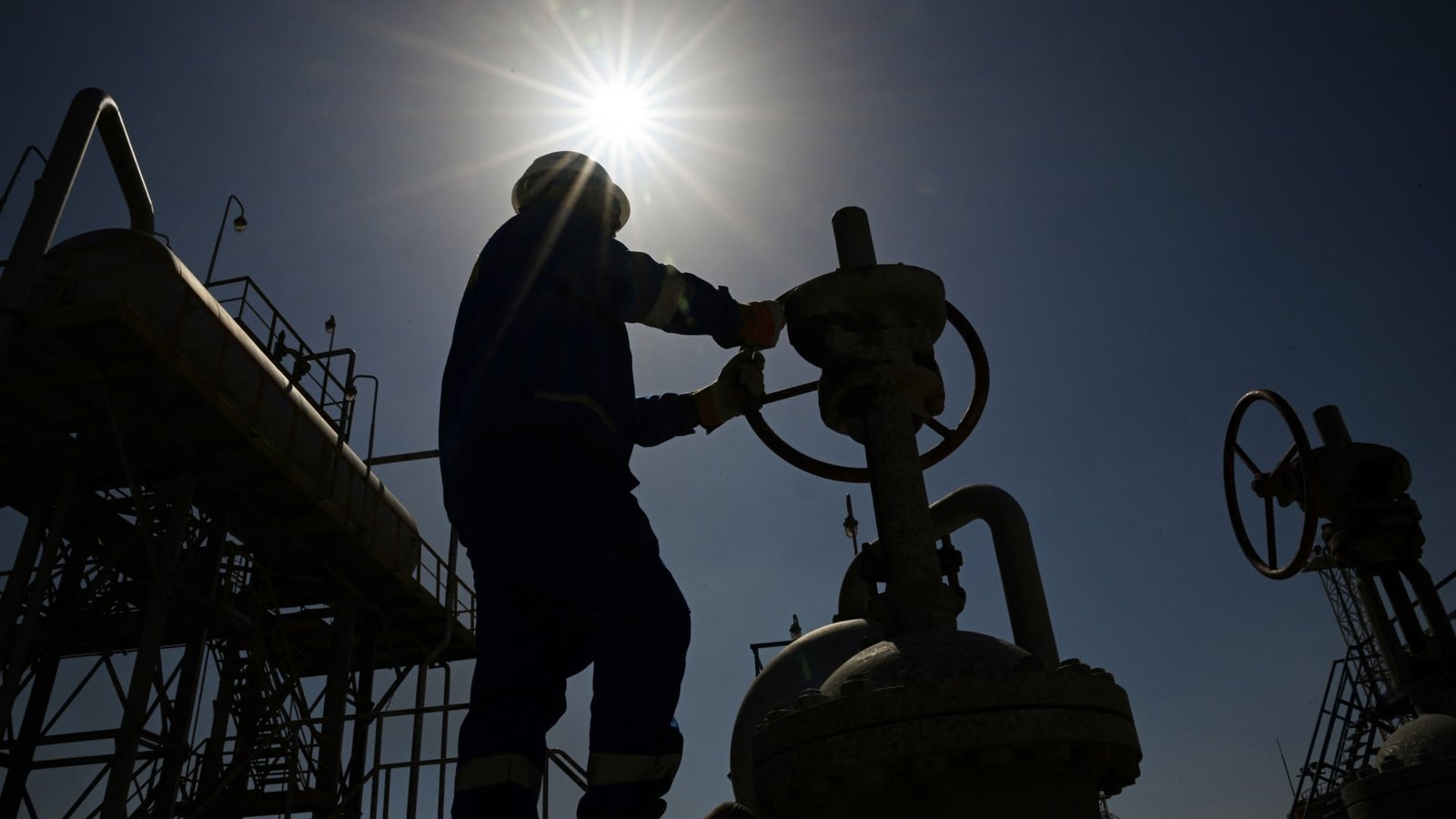 Iraq and UAE race to establish alternative oil pipelines as exports through Hormuz dry up
