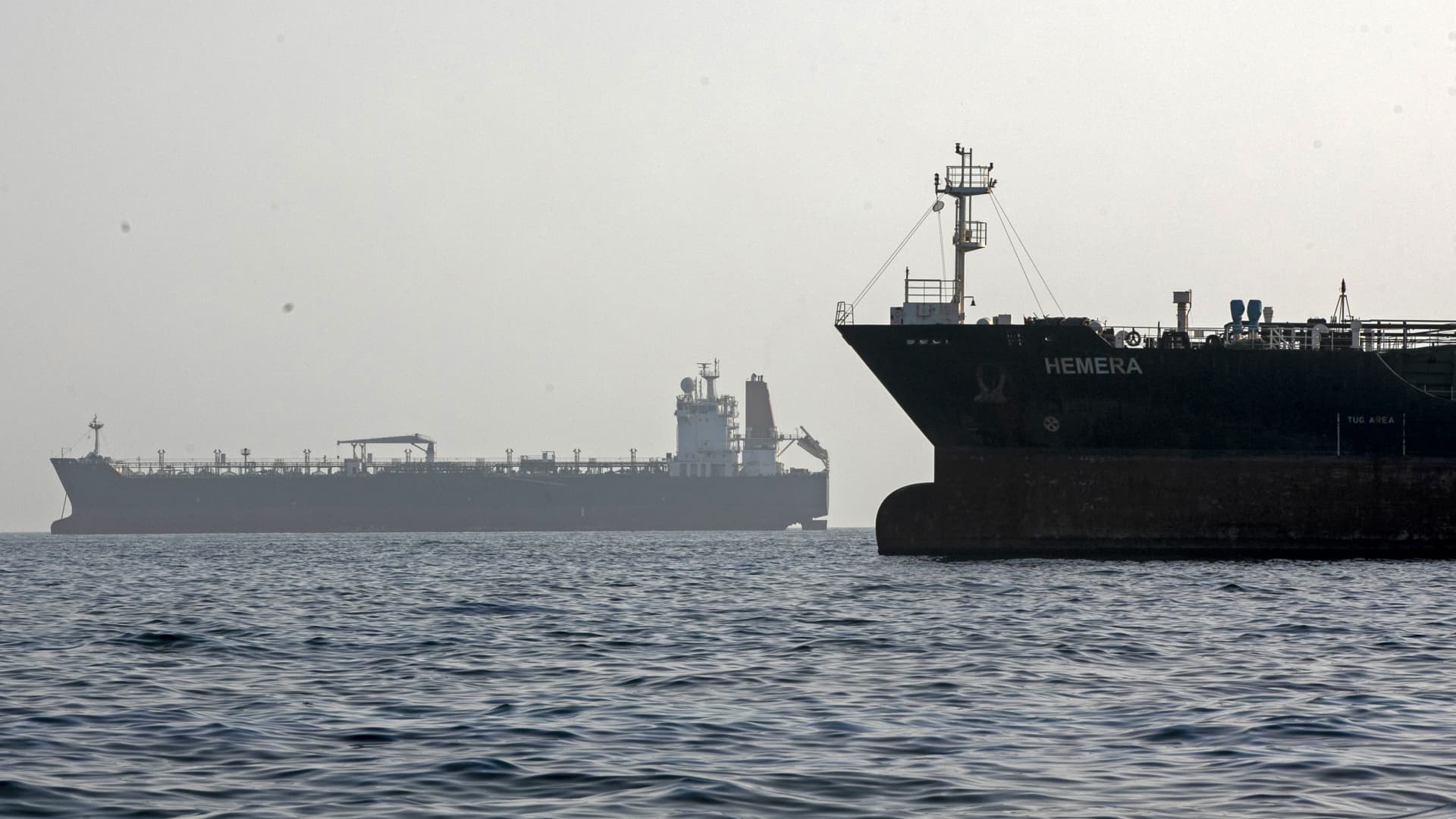 U.S., Iran intensify attacks as ceasefire frays, peace talks stall