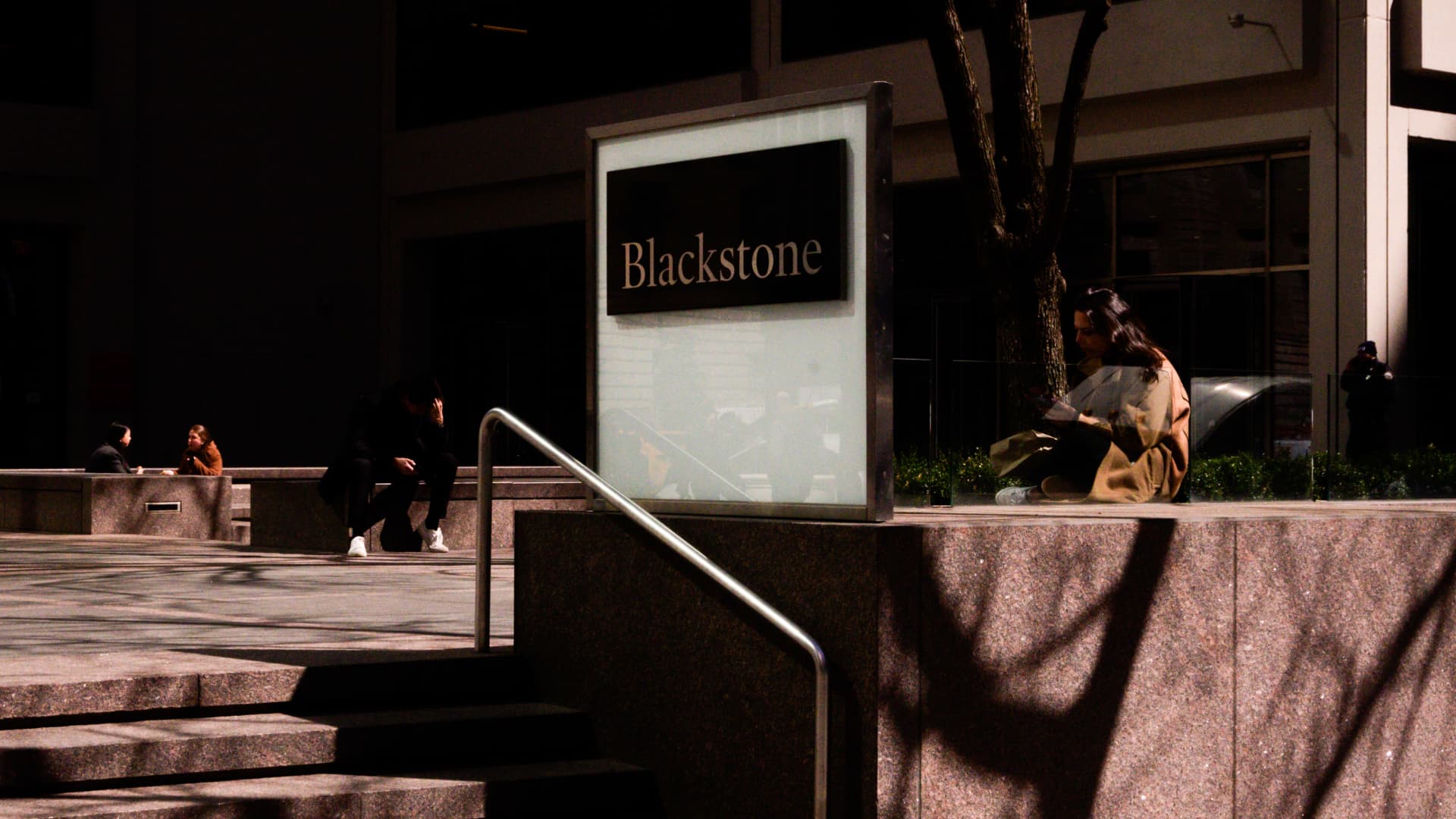 These top dividend stocks can help ride out market volatility, investor says