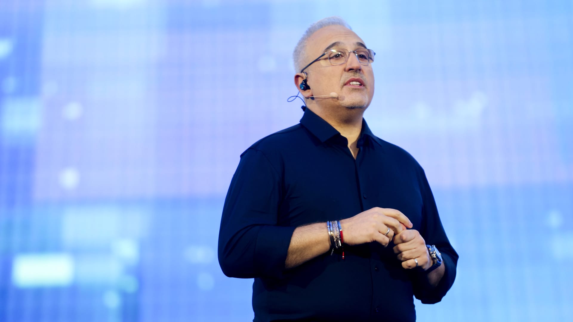 Like Dell, now HPE surges on a massive guidance hike. Yes, business is that good