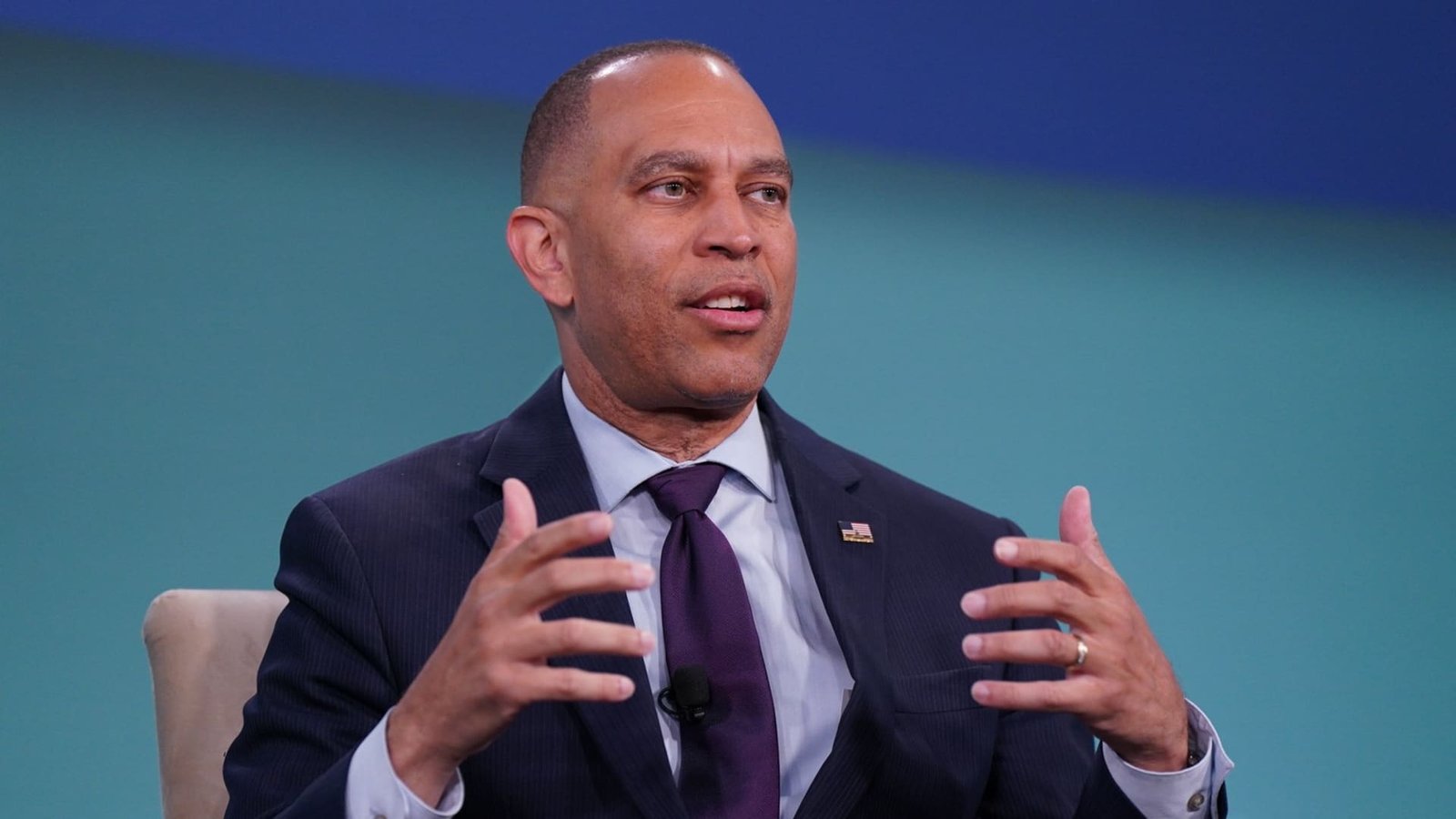 Jeffries: Democrats aren't focused on Trump impeachment 'at this moment'