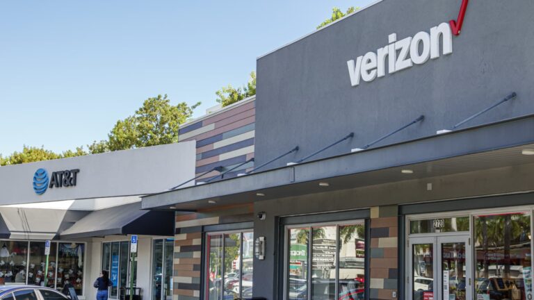 Supreme Court sides with FCC in clash with wireless carriers over fines