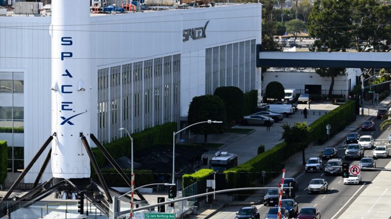 Jim Cramer says SpaceX investors aren't buying earnings — they're buying Elon Musk