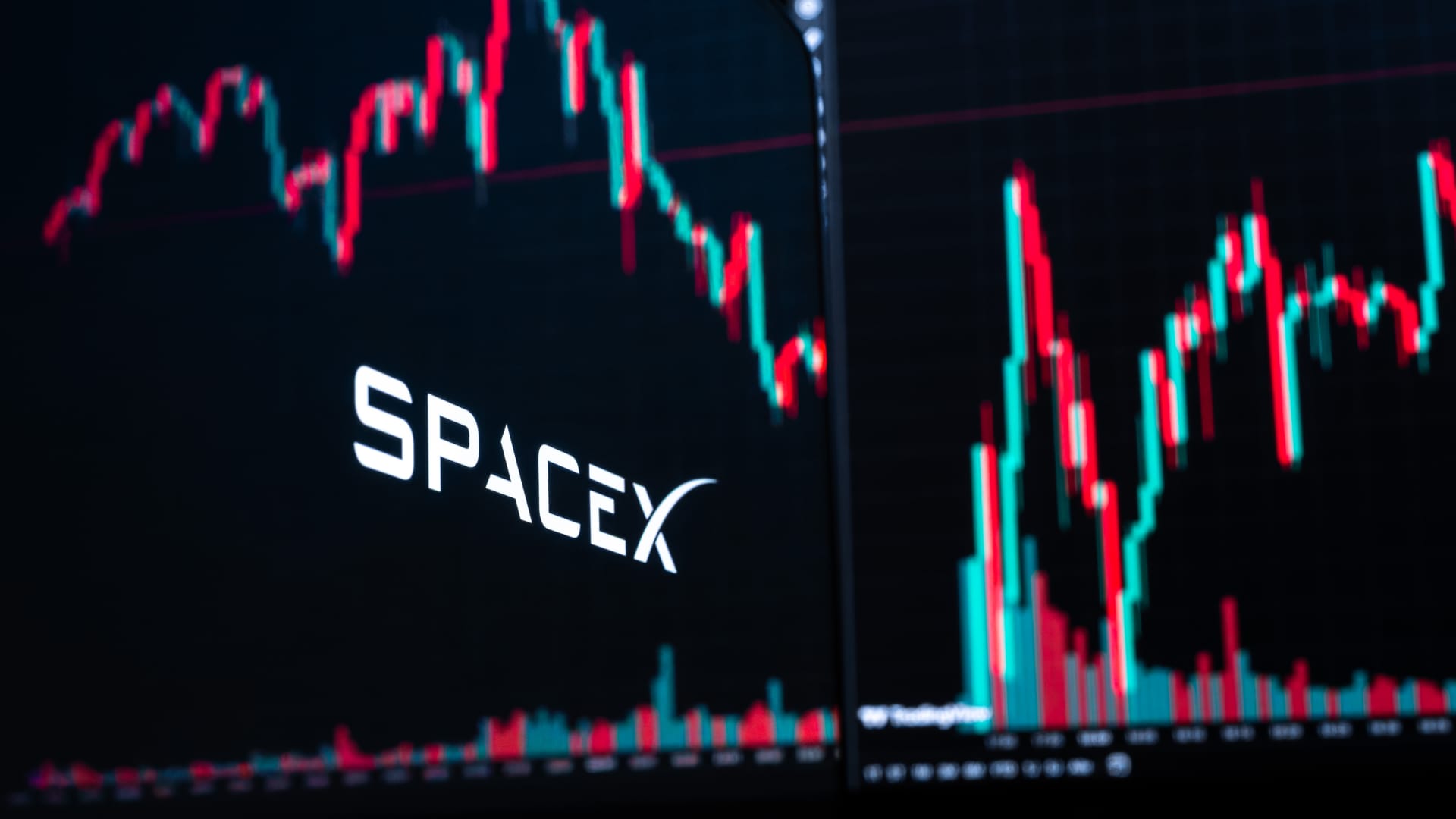 SpaceX drops more than 2% following $400 billion selloff
