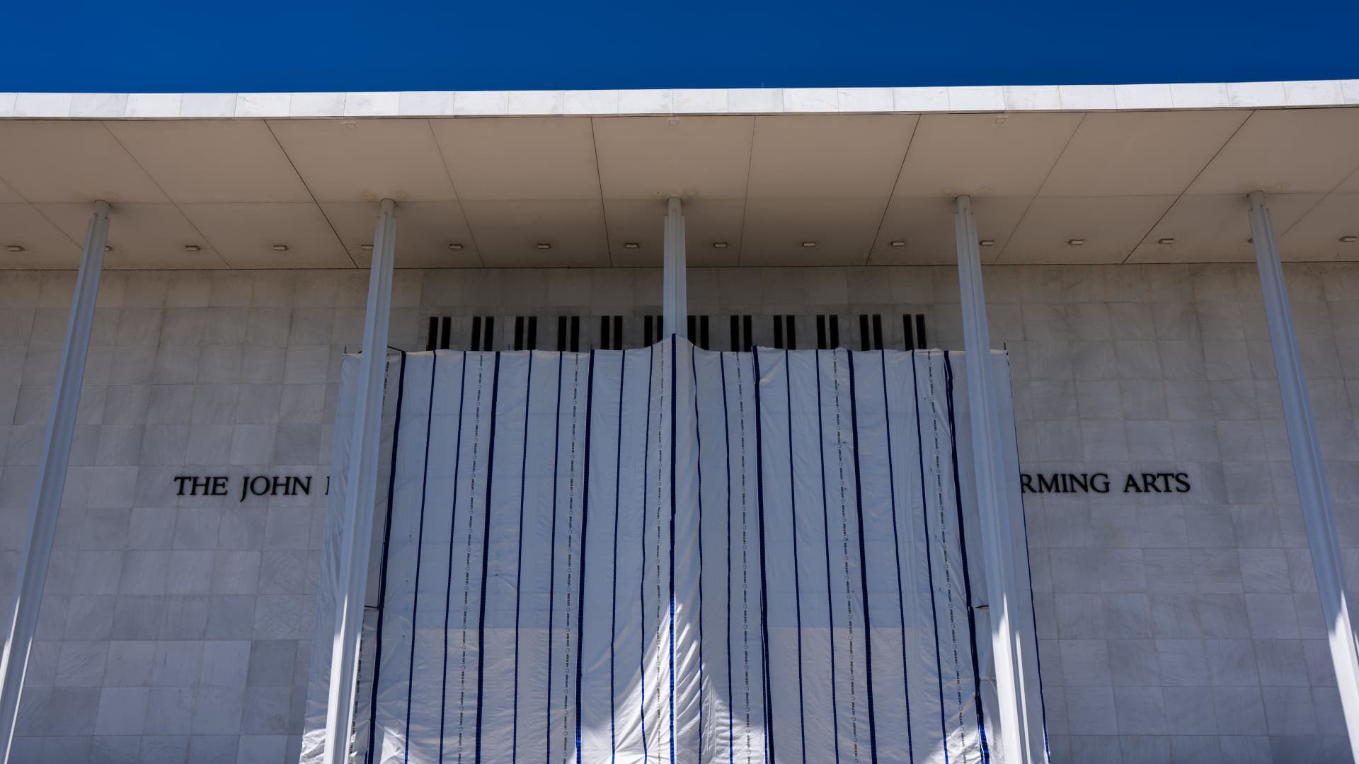 Kennedy Center says it isn't required to reschedule shows after judge blocks 2-year closure